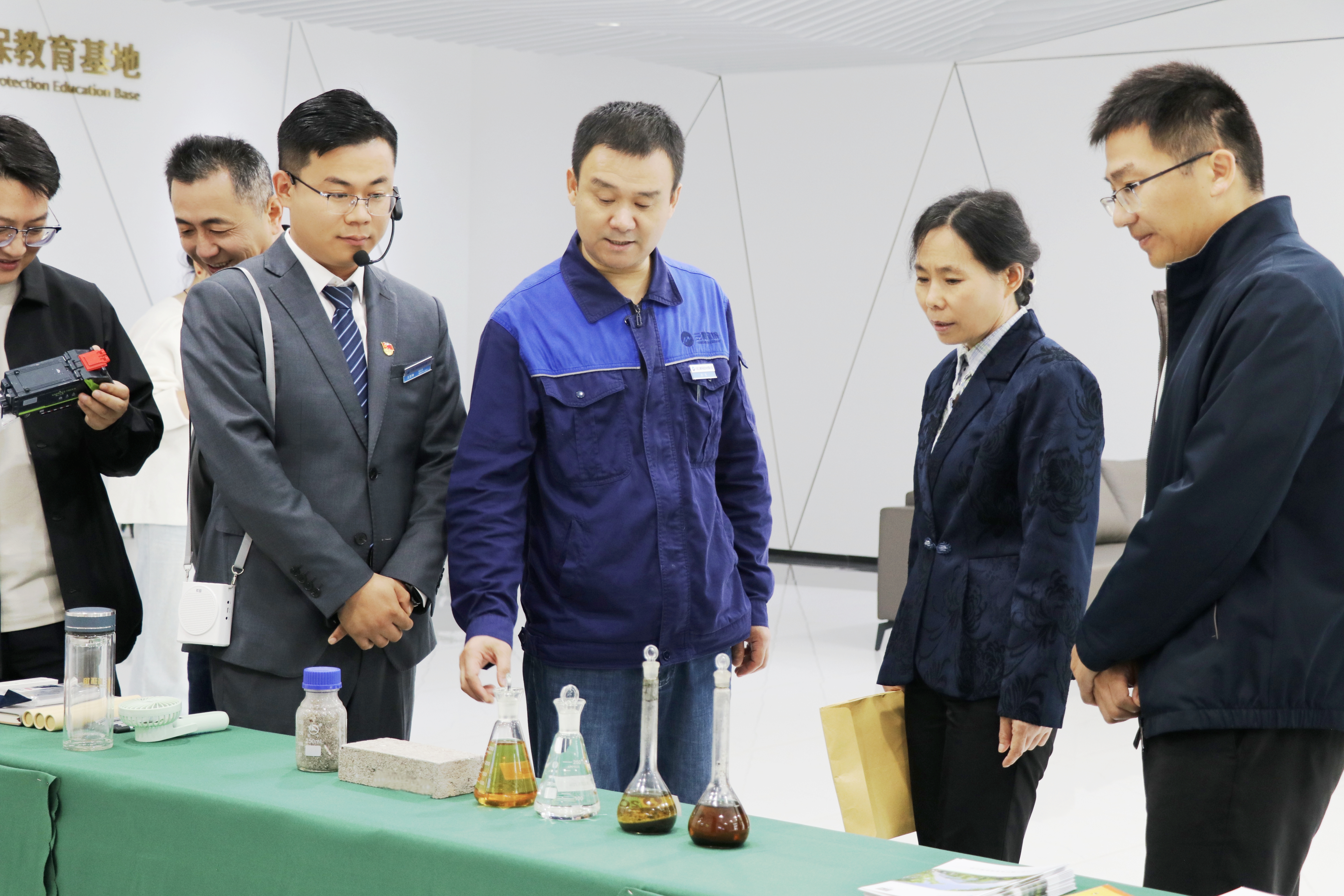 10月17日，安徽省生態(tài)環(huán)境廳調(diào)研六安三峰公司 為環(huán)保教育基地注入新動能.jpg